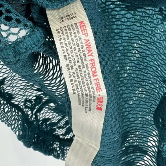 NWOT/ Free People/ lace floral long sleeve crop, ruch front, crew neck, - Picture 8 of 10